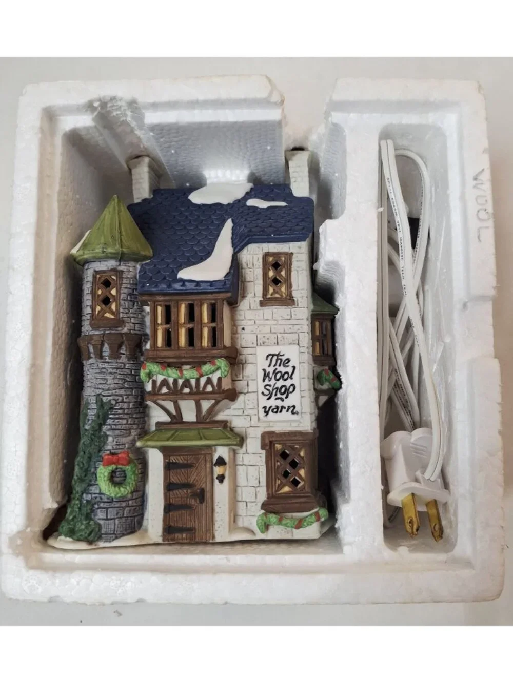 Bennington Christmas Dickens Village Series The Wool Shop Lighted Building By De